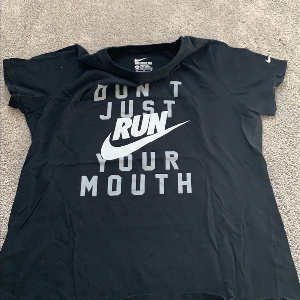 Women’s Nike graphic cotton tshirt tee black